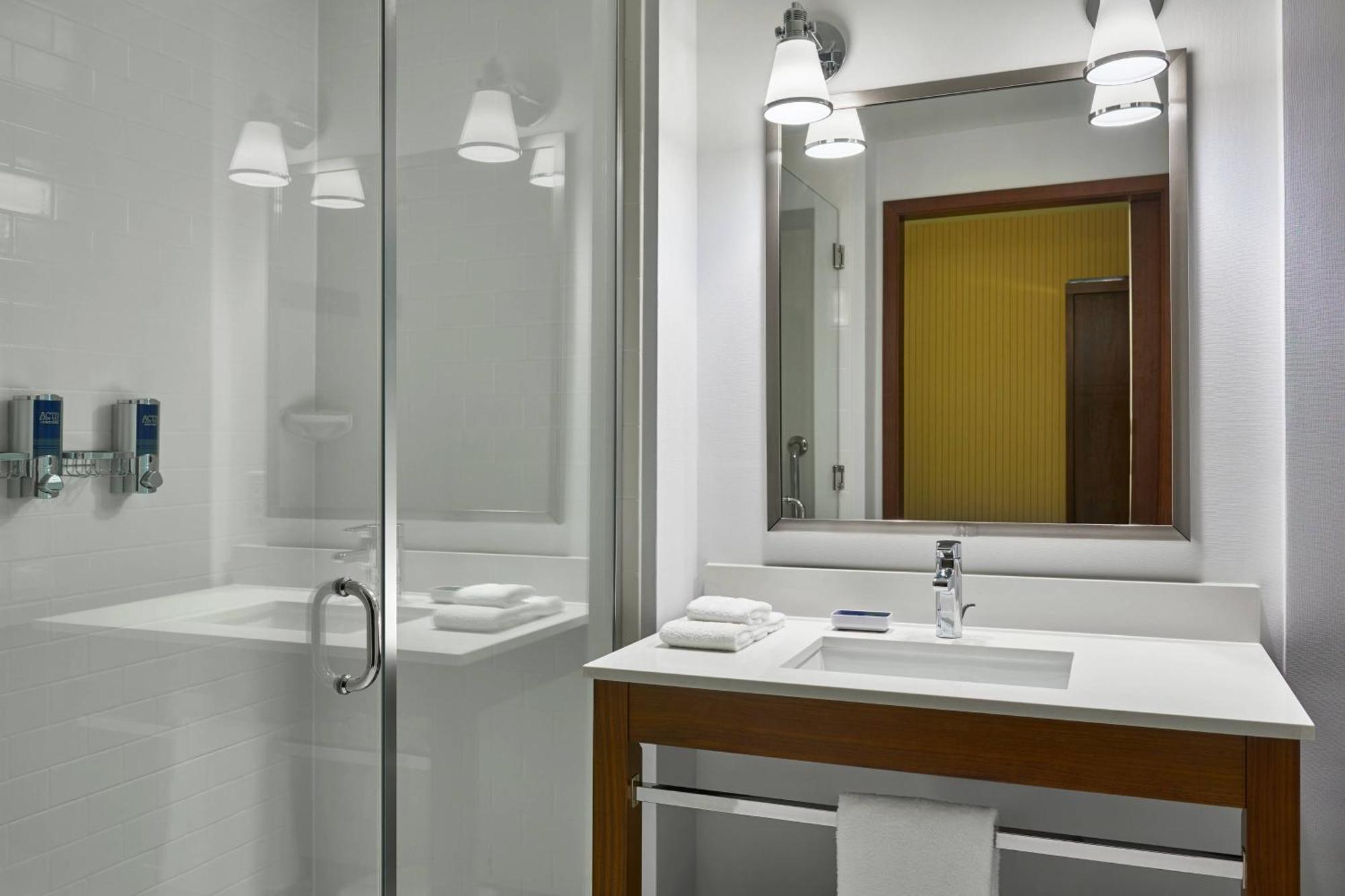 Four Points By Sheraton Fargo Medical Center Extérieur photo