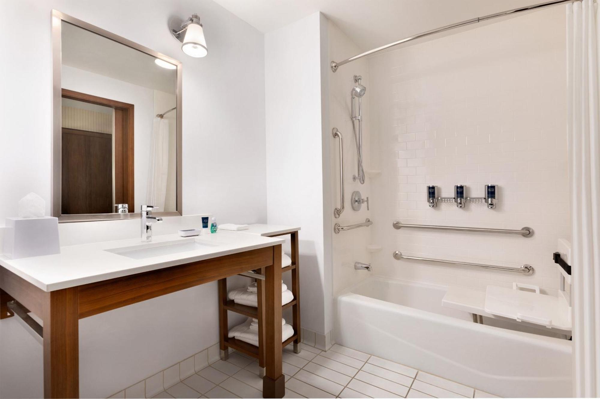 Four Points By Sheraton Fargo Medical Center Extérieur photo